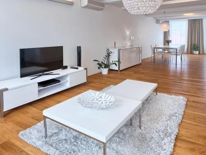 Karlin Apartment *