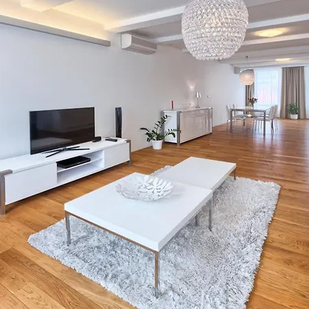 Wishlist Residences - Karlin Apartment *